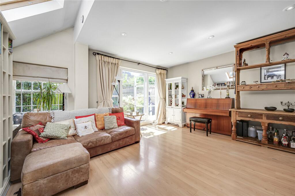 2 bedroom for sale in Edenvale Street, Fulham, London, SW6