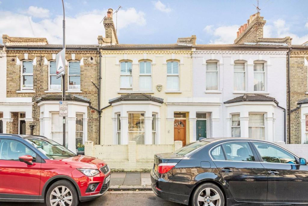 3 bedroom terraced house for sale in Sherbrooke Road, Fulham, London