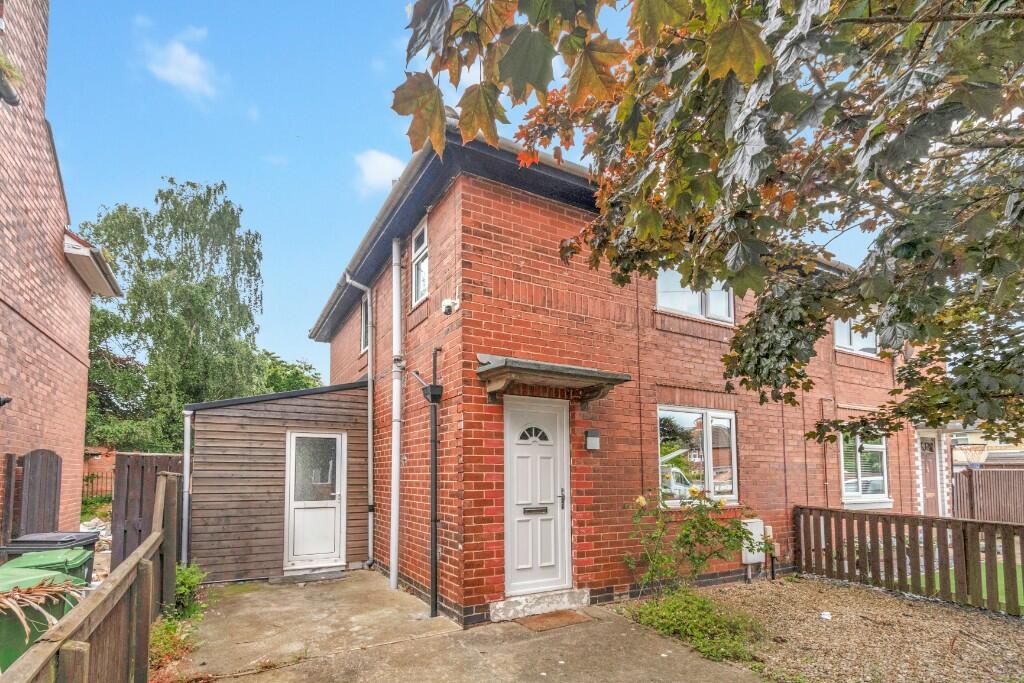 3 bedroom semidetached house for sale in Middleham Avenue, York, North