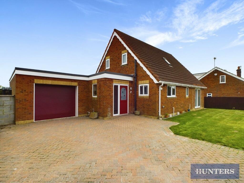 3 bedroom detached house for sale in Flamborough Road, Bempton
