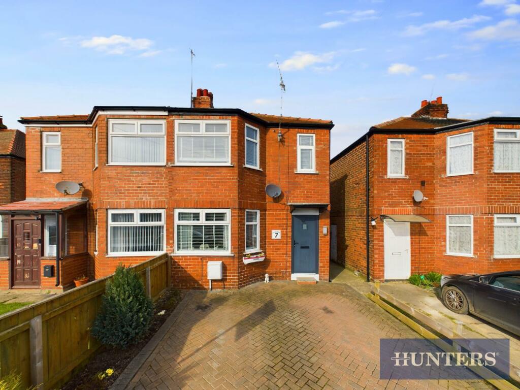 3 bedroom semidetached house for sale in Woodcock Road, Flamborough