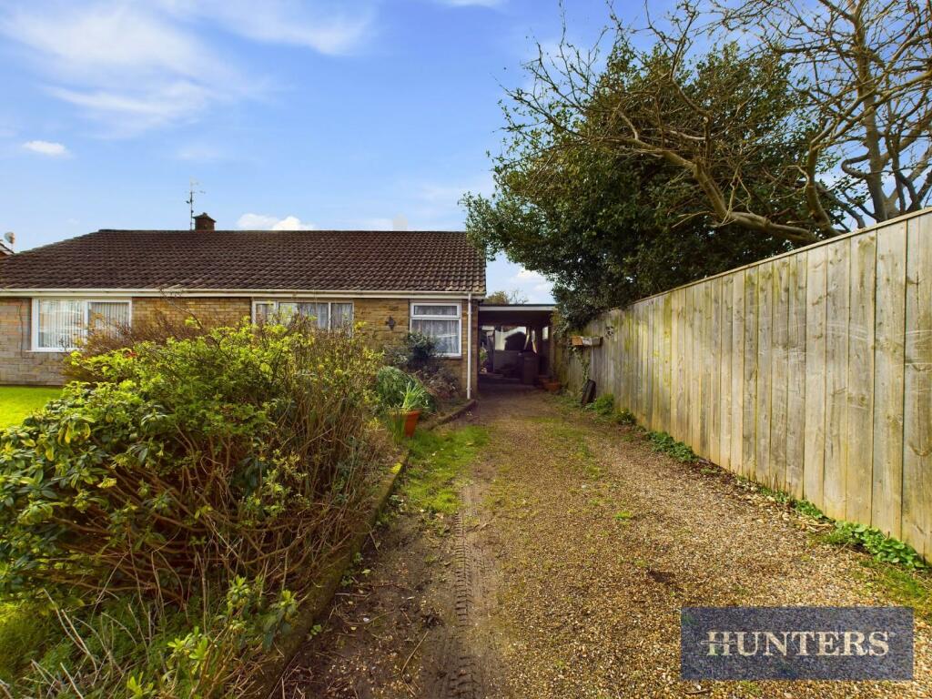2 bedroom semidetached bungalow for sale in Danescroft, Bridlington, YO16