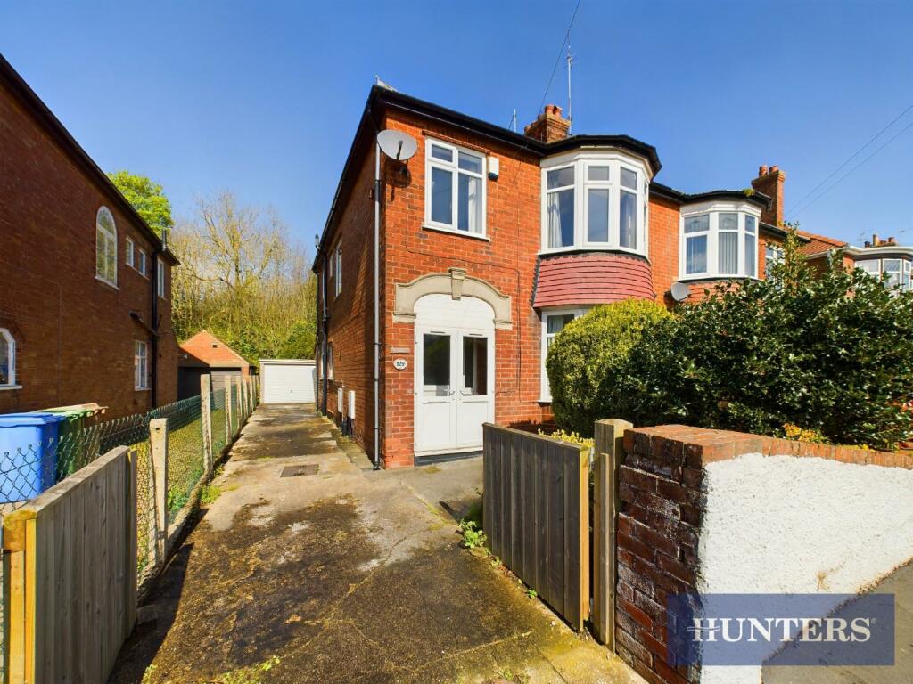 3 bedroom semidetached house for sale in Eighth Avenue, Bridlington