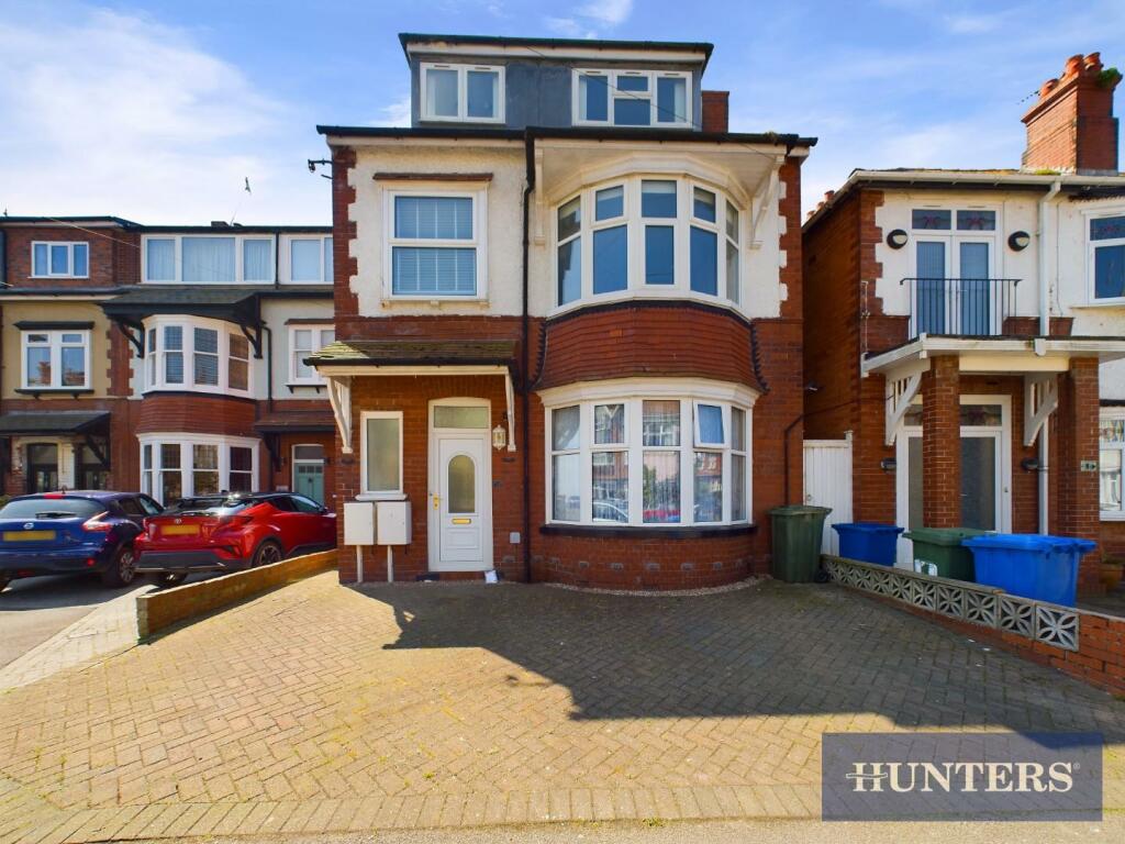 2 bedroom apartment for sale in Belgrave Road, Bridlington, YO15