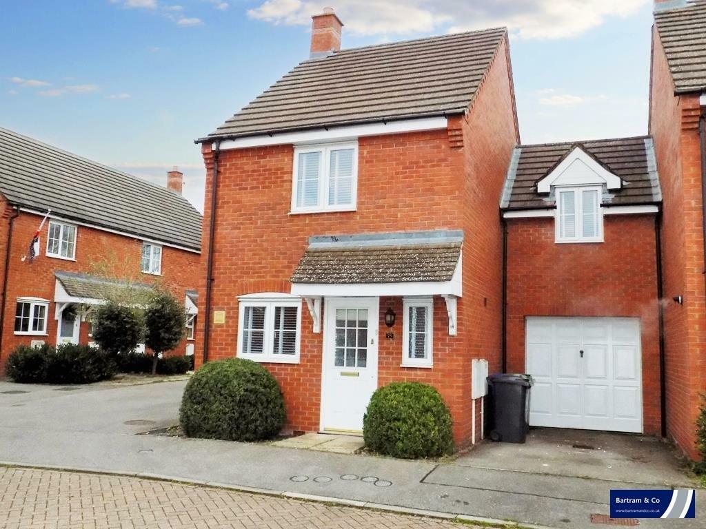 3 bedroom semidetached house for sale in Foxholes Close, Deanshanger, MK19