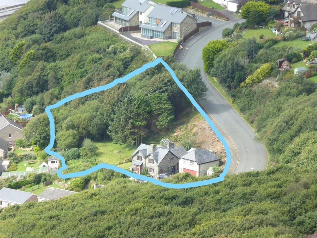 4 bedroom detached house for sale in Barmouth, LL42