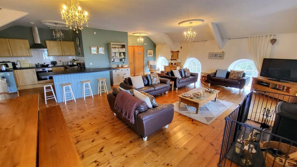 4 bedroom house for sale in Llanfair, LL46