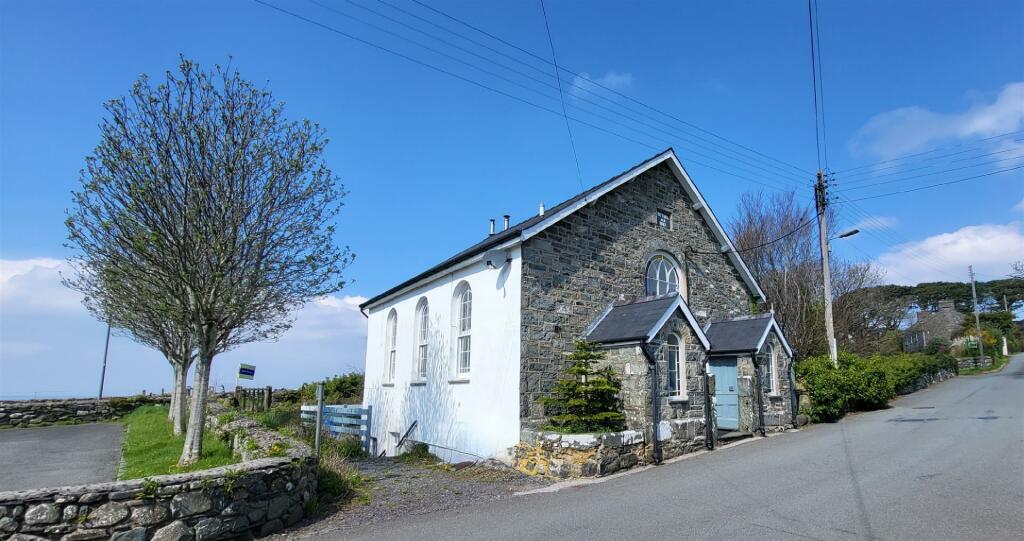 4 bedroom house for sale in Llanfair, LL46