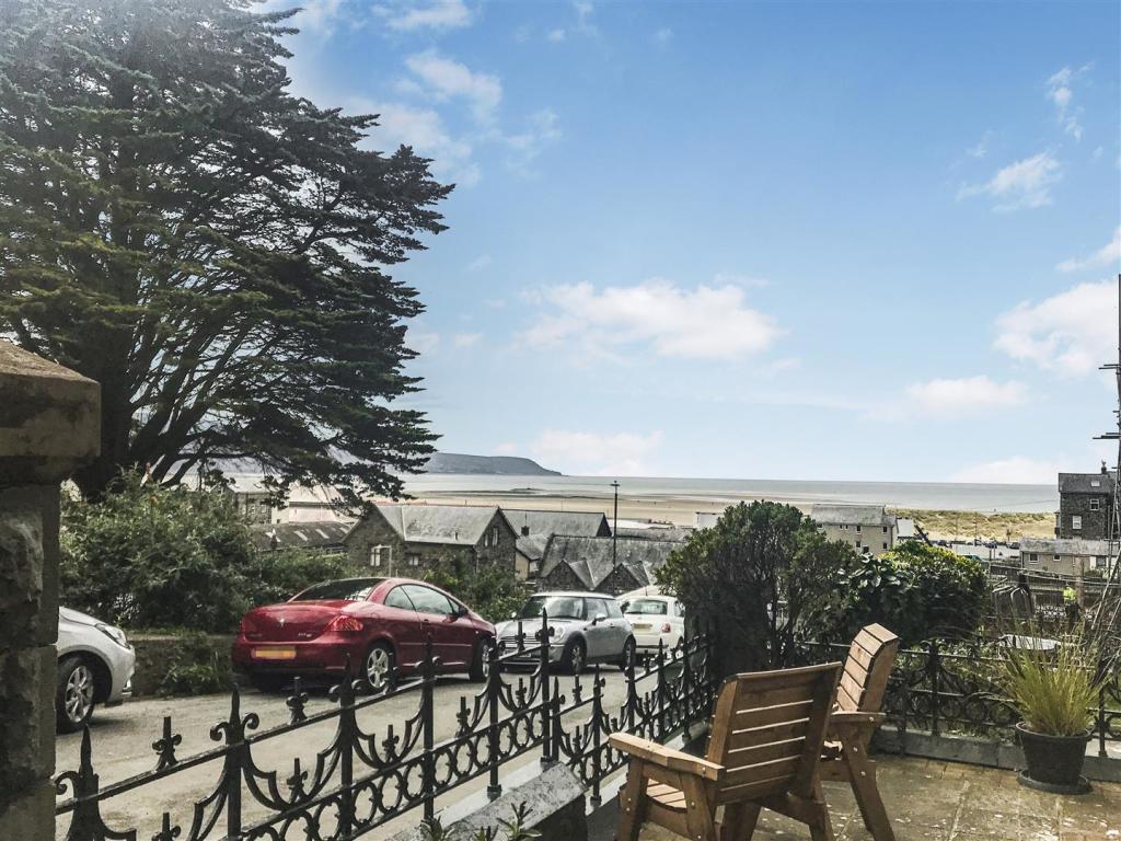 1 bedroom flat for sale in Shelbourne Flats, Barmouth, LL42