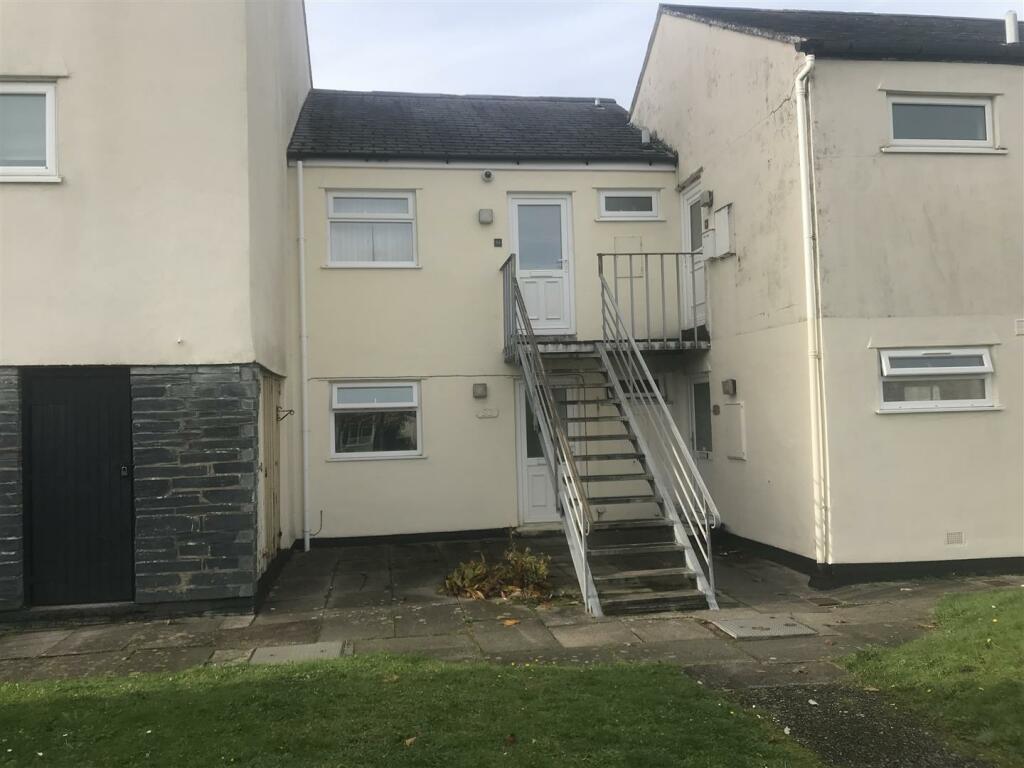 1 bedroom flat for sale in Harlech, LL46