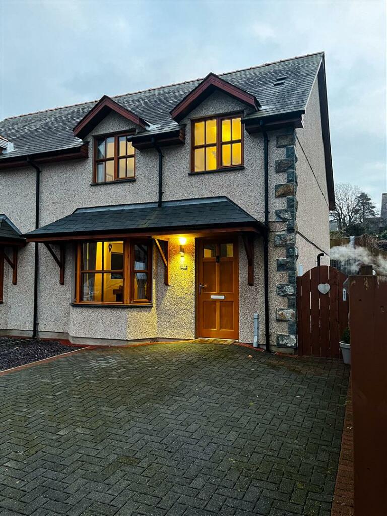 3 bedroom semidetached house for sale in Llanbedr, LL45