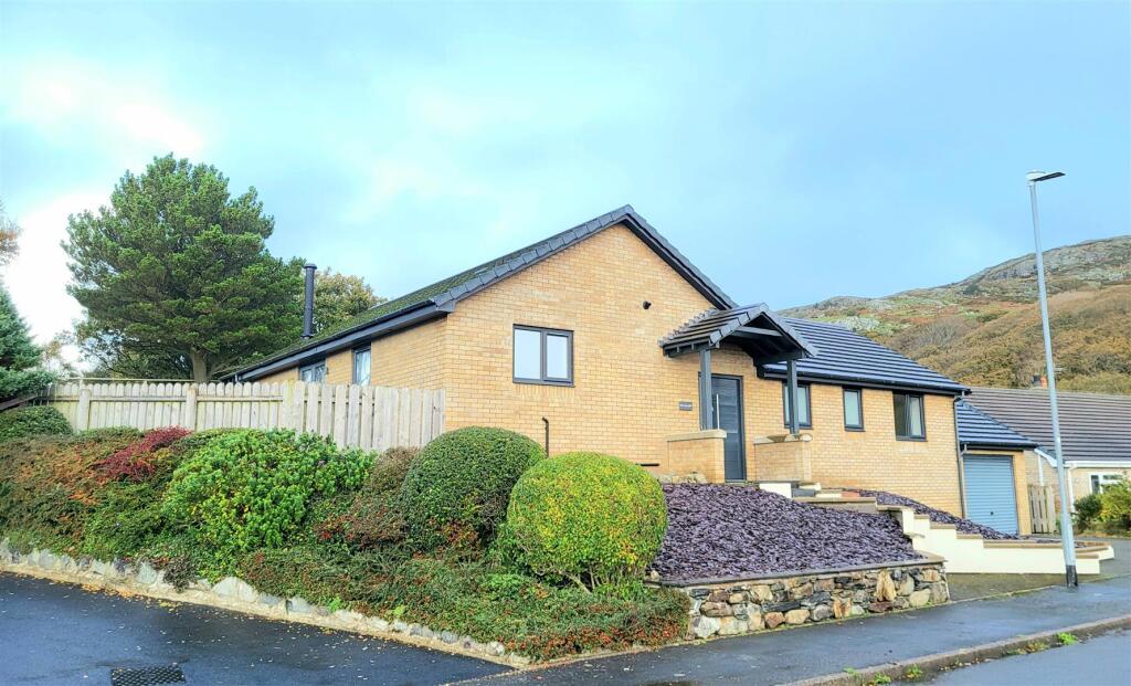 Main image of property: Mor Mynydd, Ffordd Pentre Mynach, Barmouth