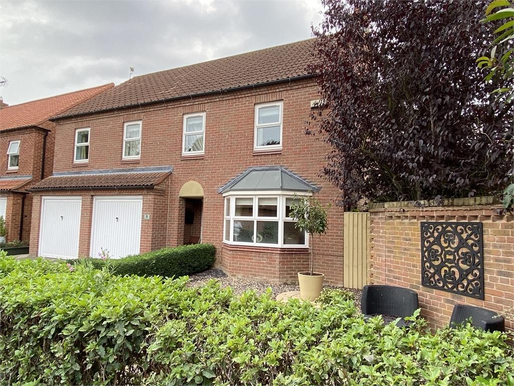 5 bedroom detached house for sale in Gilmores Lane, Fernwood, Newark