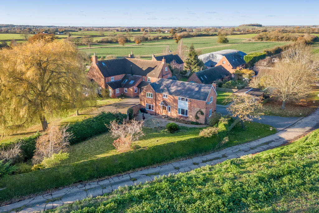 3 bedroom country house for sale in Windmill Hill Lane, Chesterton
