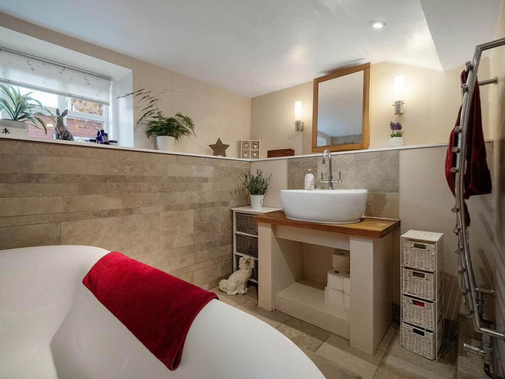 Additional property image - Warwick Road, Southam, Warwickshire CV47 0HN