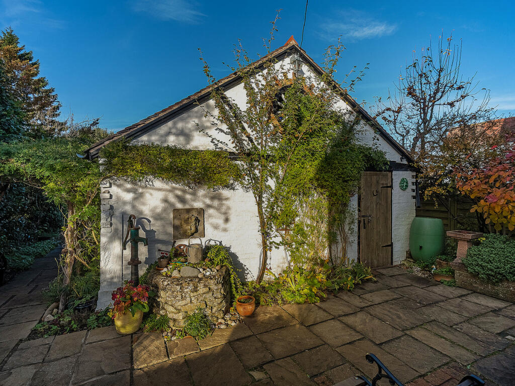 Additional property image - Warwick Road, Southam, Warwickshire CV47 0HN