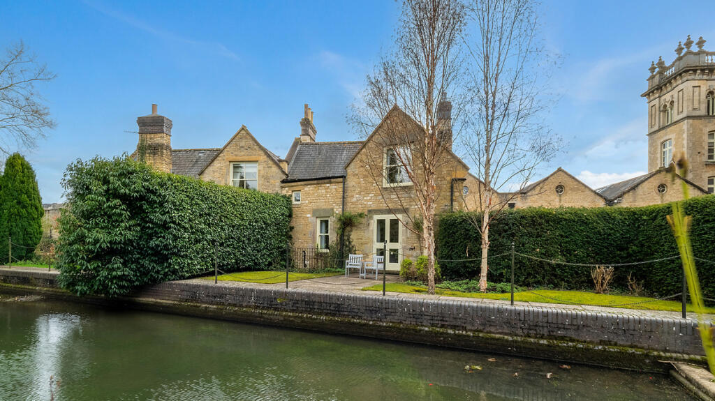 3 bedroom semidetached house for sale in Bliss Mill Chipping Norton