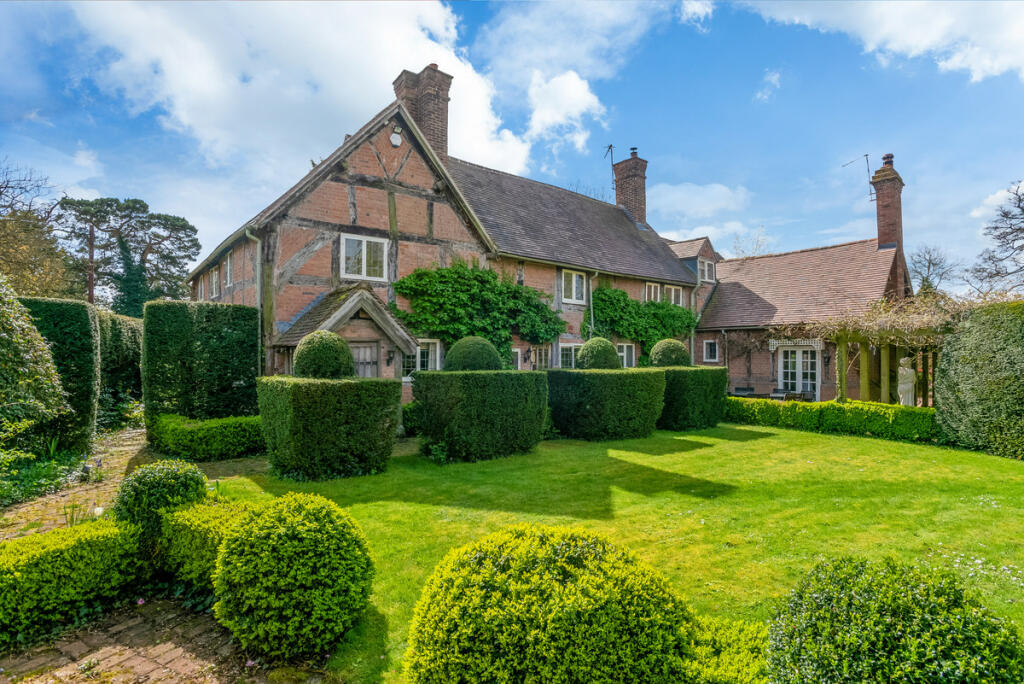 5 bedroom detached house for sale in Church Road, Sherbourne