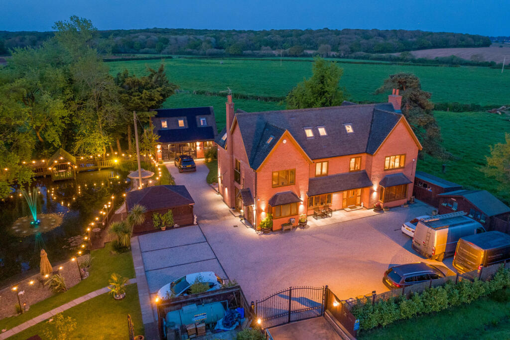 Main image of property: Weston Lane, Weston-under-Wetherley, Warwickshire CV33 9BT