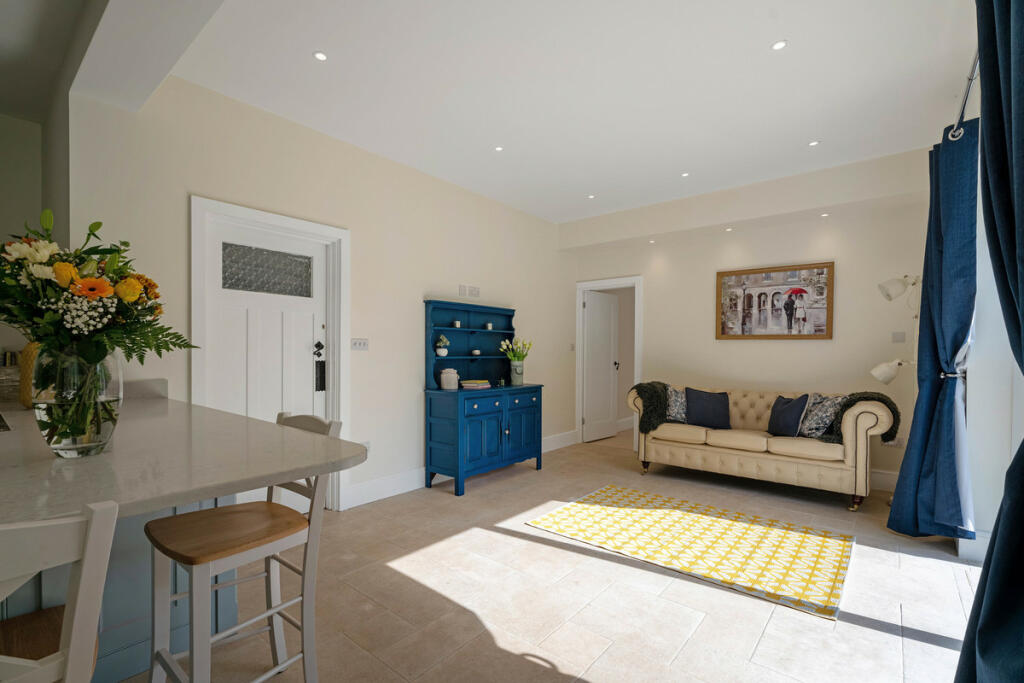 Additional property image - Southam Road, Leamington Spa, Radford Semele CV31 1TA