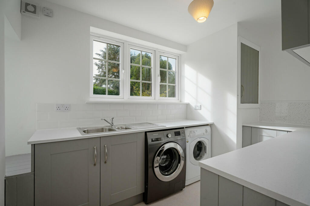 Additional property image - Southam Road, Leamington Spa, Radford Semele CV31 1TA