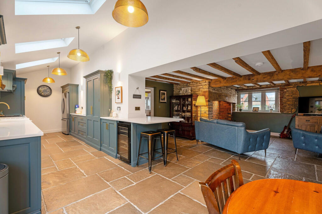 Additional property image - Harbury, Warwickshire, CV33 9LS