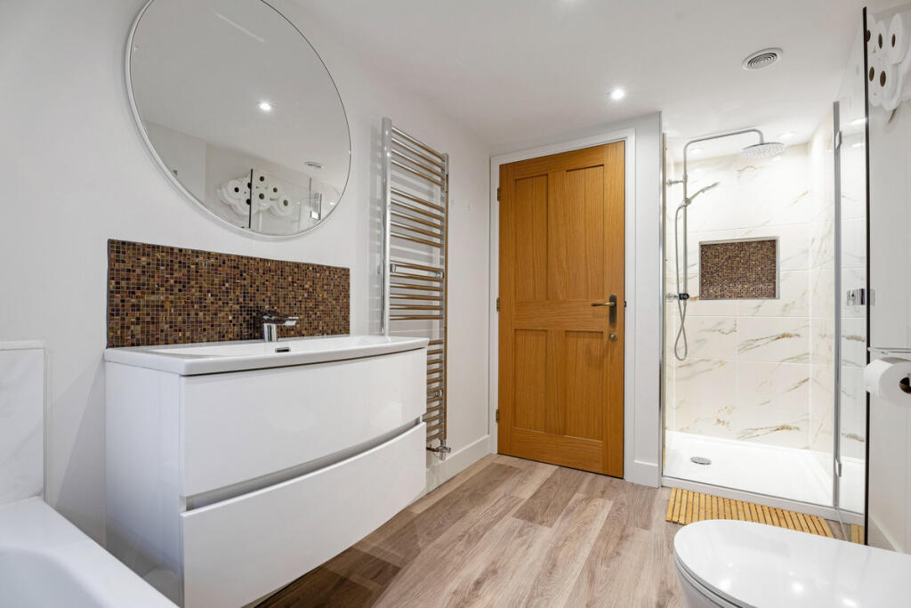 Additional property image - Harbury, Warwickshire, CV33 9LS