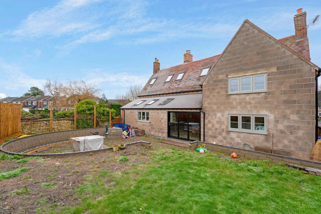 Additional property image - Harbury, Warwickshire, CV33 9LS