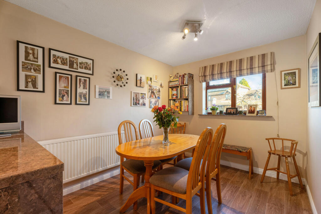 Additional property image - The Malins, Warwick, Warwickshire CV34 6QU
