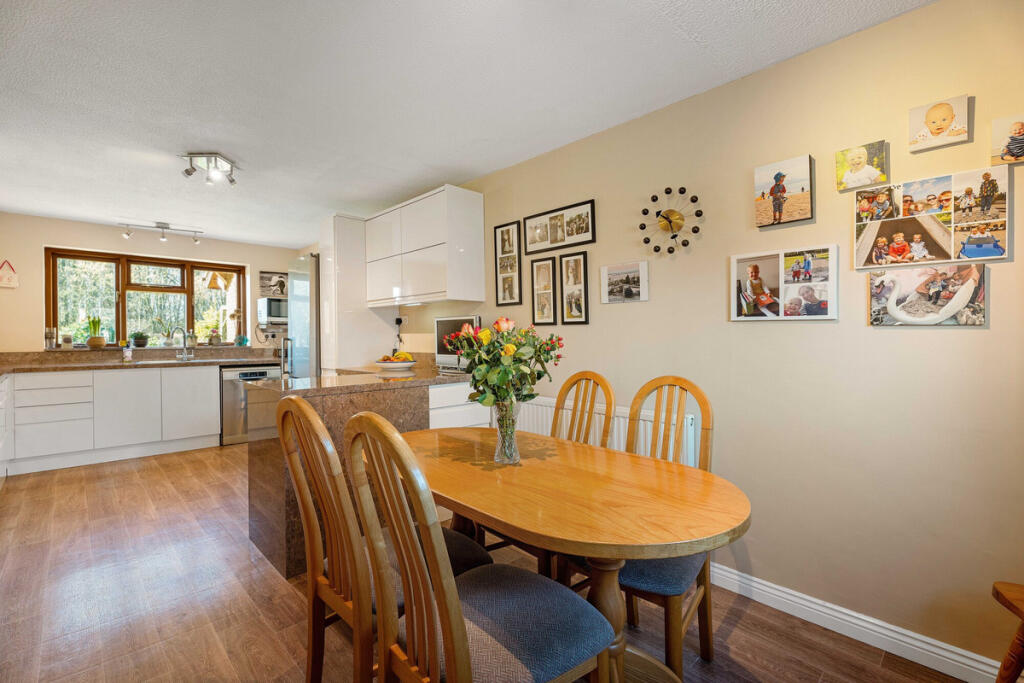 Additional property image - The Malins, Warwick, Warwickshire CV34 6QU