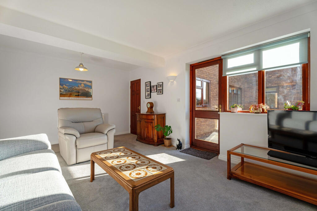 Additional property image - The Malins, Warwick, Warwickshire CV34 6QU