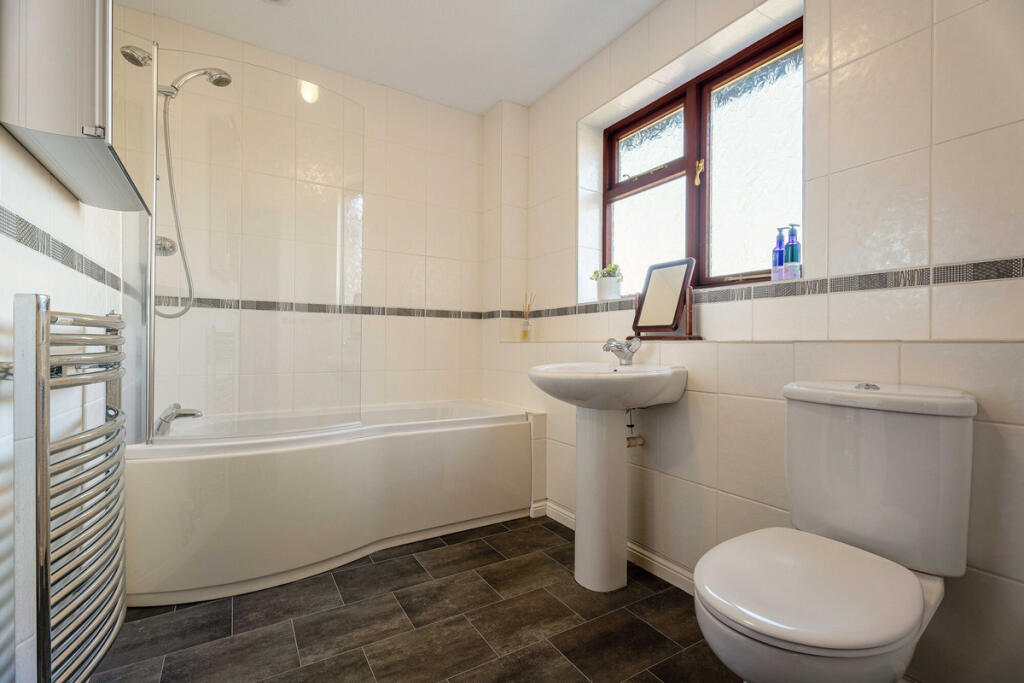 Additional property image - The Malins, Warwick, Warwickshire CV34 6QU
