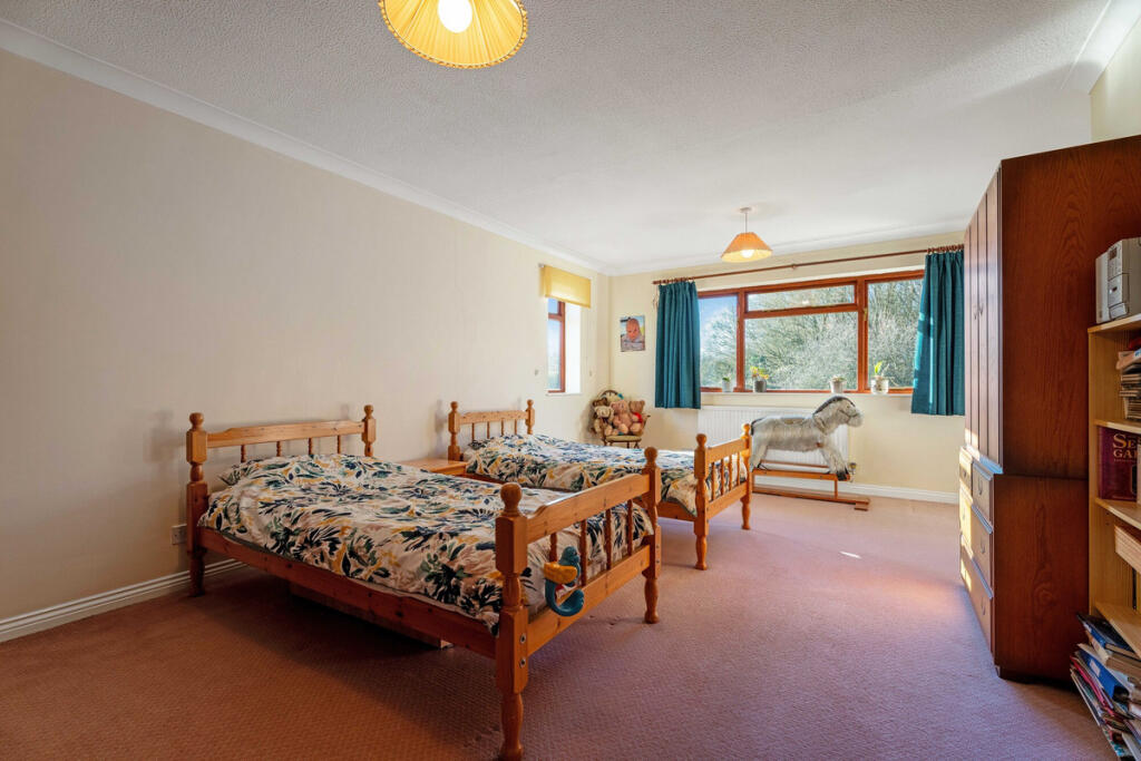 Additional property image - The Malins, Warwick, Warwickshire CV34 6QU