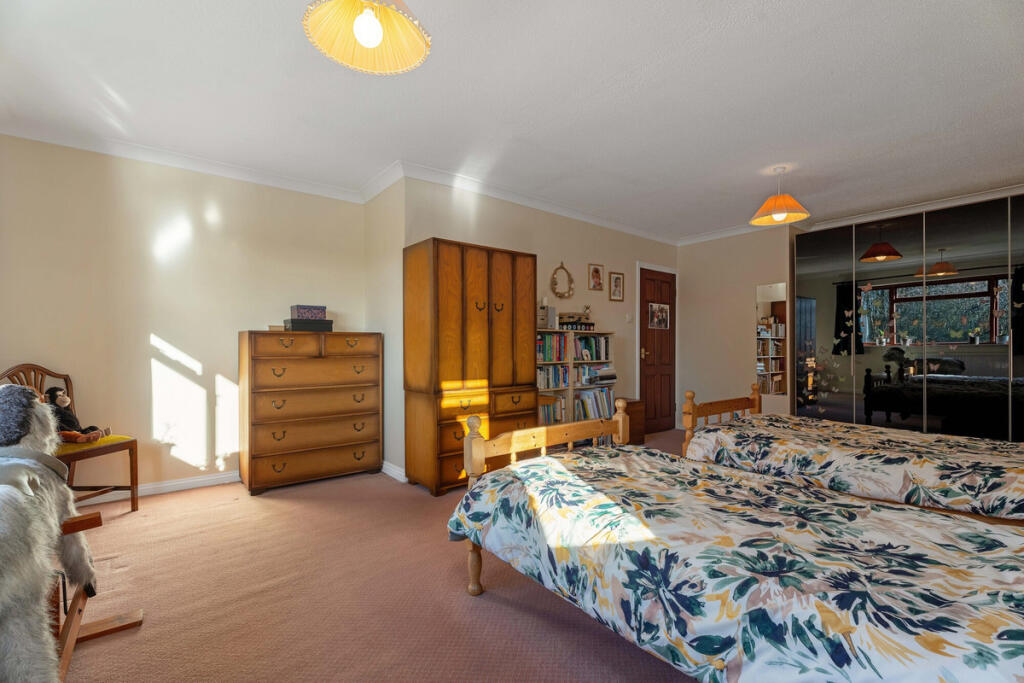 Additional property image - The Malins, Warwick, Warwickshire CV34 6QU