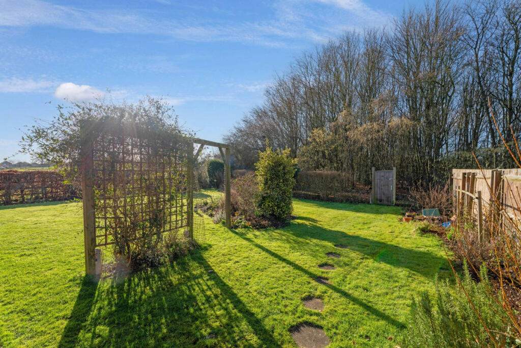 Additional property image - The Malins, Warwick, Warwickshire CV34 6QU