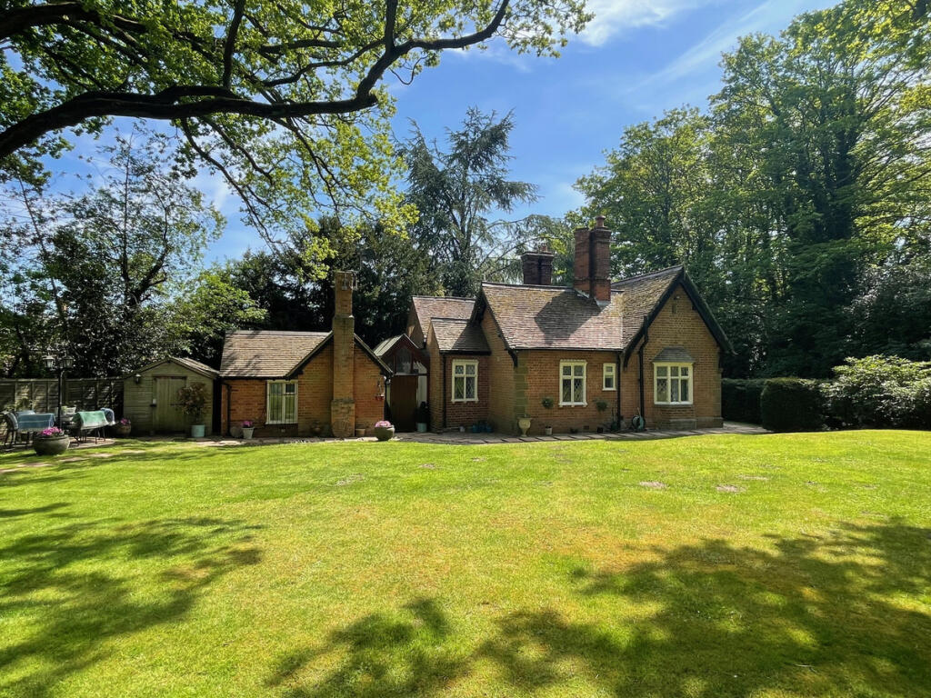 Main image of property: Woodcote Lane Leek Wootton, Warwick, Warwickshire CV35 7QD