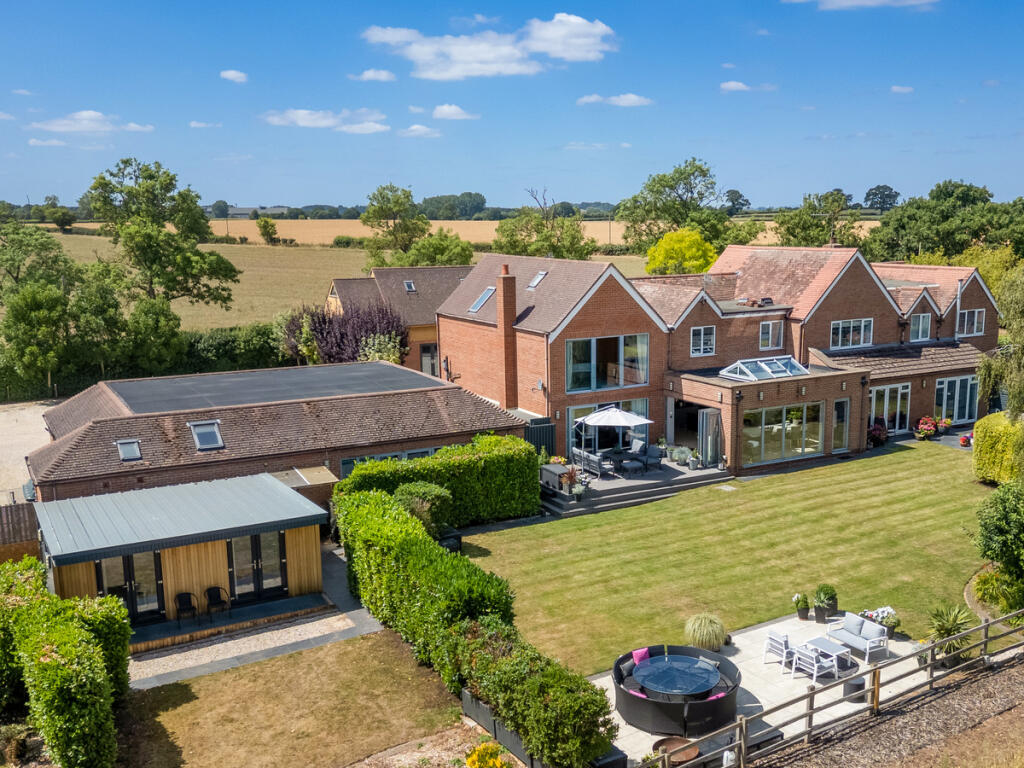 Main image of property: Banbury Road Stratford-upon-Avon, Warwickshire, CV37 7NF