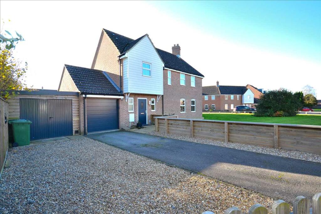 3 bedroom semidetached house for sale in John Davis Way, Watlington