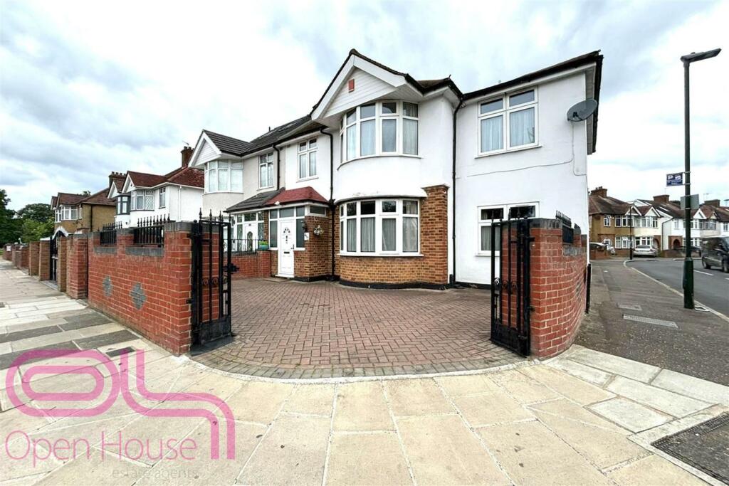 4 bedroom semidetached house for sale in Hanworth Road, Whitton, TW4