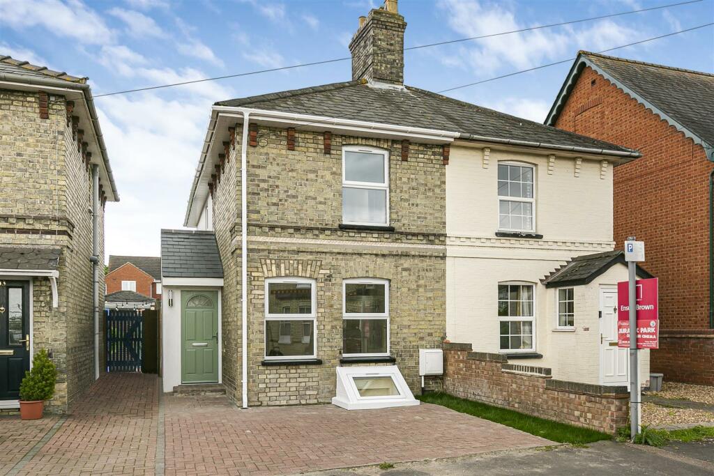 4 bedroom semidetached house for rent in Gower Road, Royston, SG8