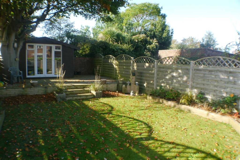 2 bedroom apartment for sale in Warren Court, Warren Road, Worthing, BN14