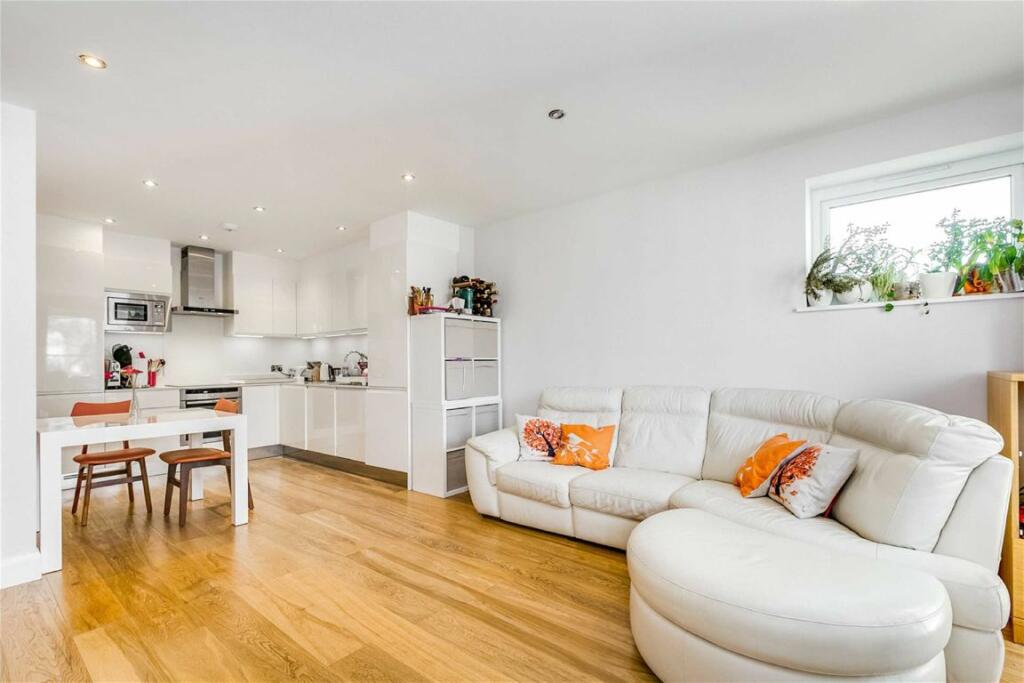 2 bedroom flat for rent in The Avenue, Brondesbury Park, NW6
