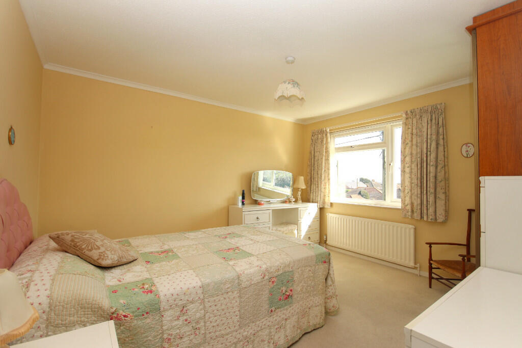 3 bedroom terraced house for sale in Lyndale Close, Milford on Sea, SO41
