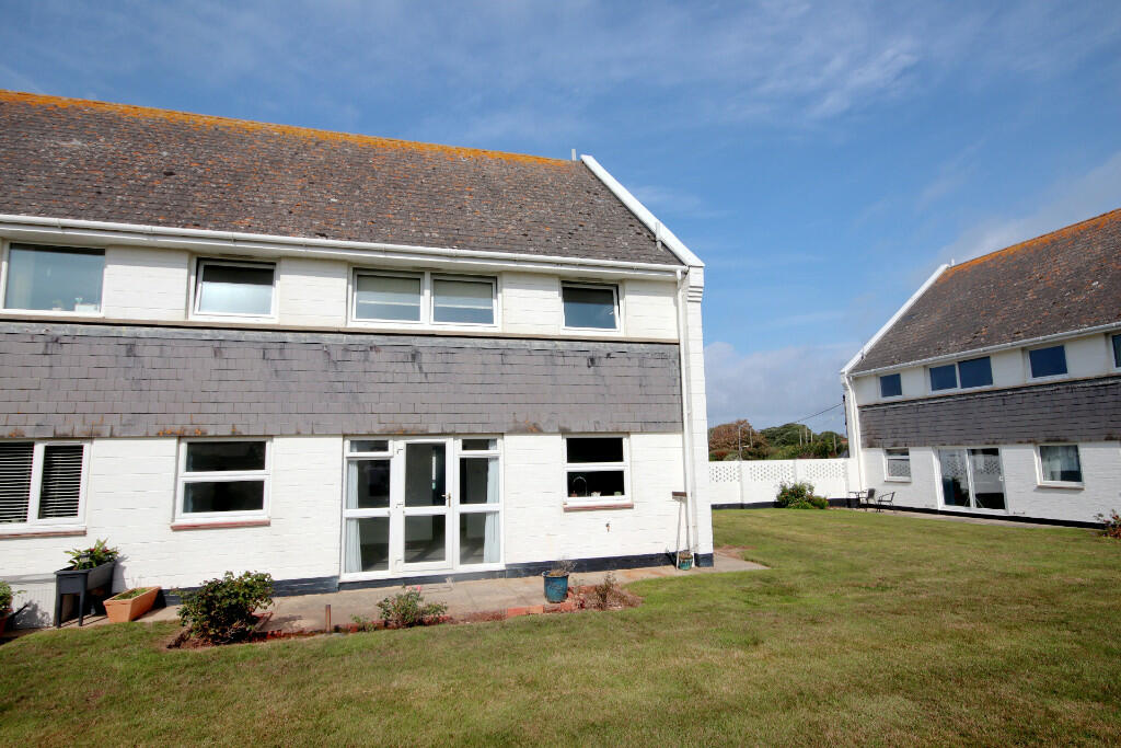 2 bedroom ground floor flat for sale in Manderley, Sea Road, Milford on