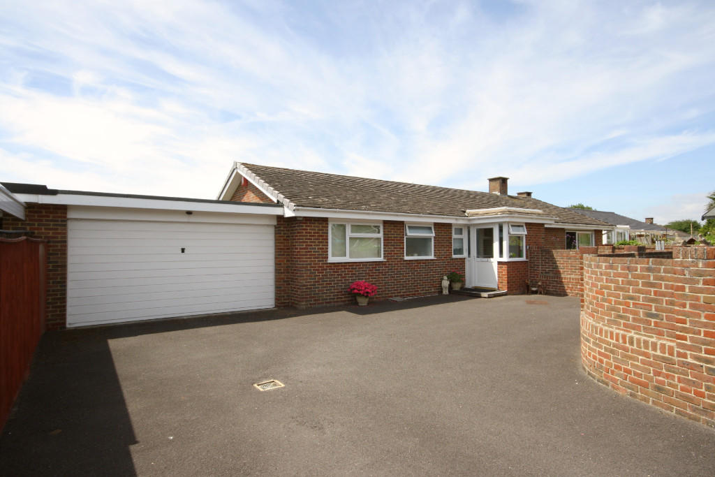 3 bedroom detached bungalow for sale in Dacres Walk, Milford on Sea, SO41