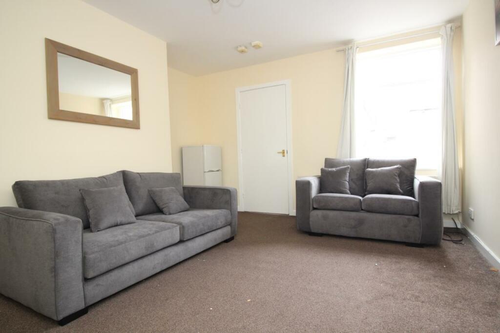 3 bedroom maisonette for rent in Station Road, South Gosforth, Newcastle Upon Tyne, NE3