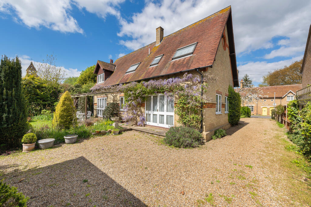 4-bedroom-detached-house-for-sale-in-biggleswade-road-upper-caldecote