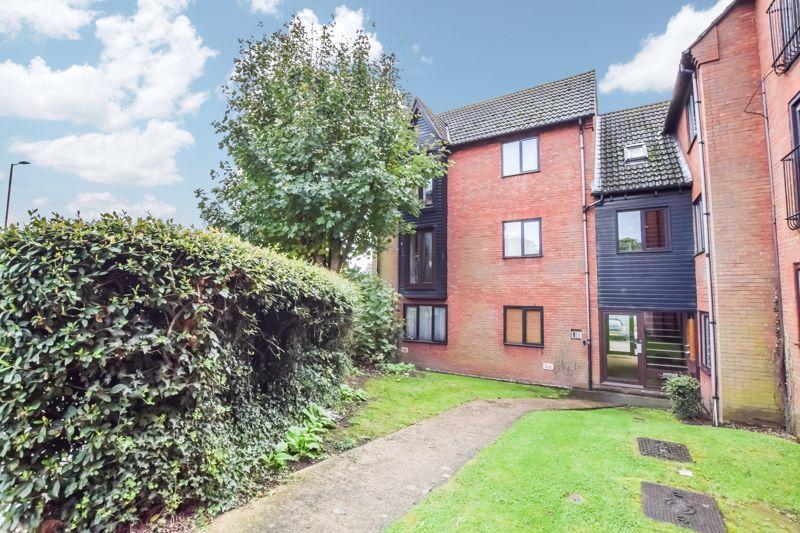1 bedroom flat for sale in Hilbre Grange, Shakespeare Road, Bedford, MK40
