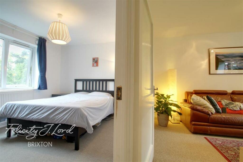 Flat to rent on Tebbs House, Tulse Hill