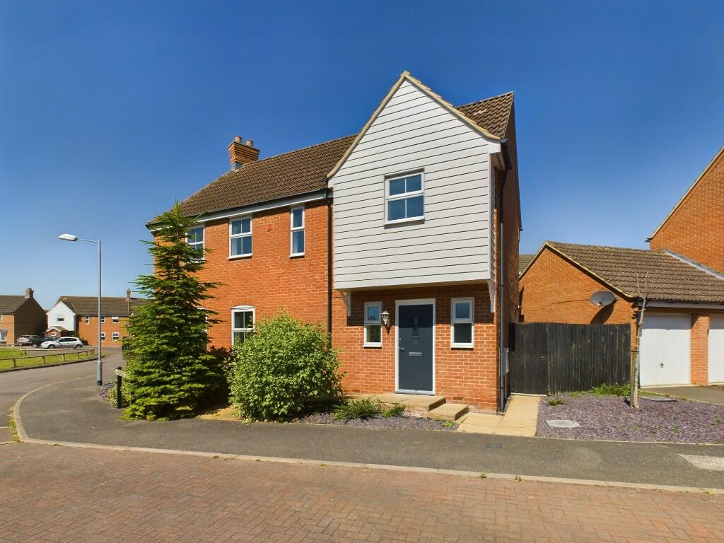 3 bedroom semidetached house for sale in Langridge Circle, Watlington